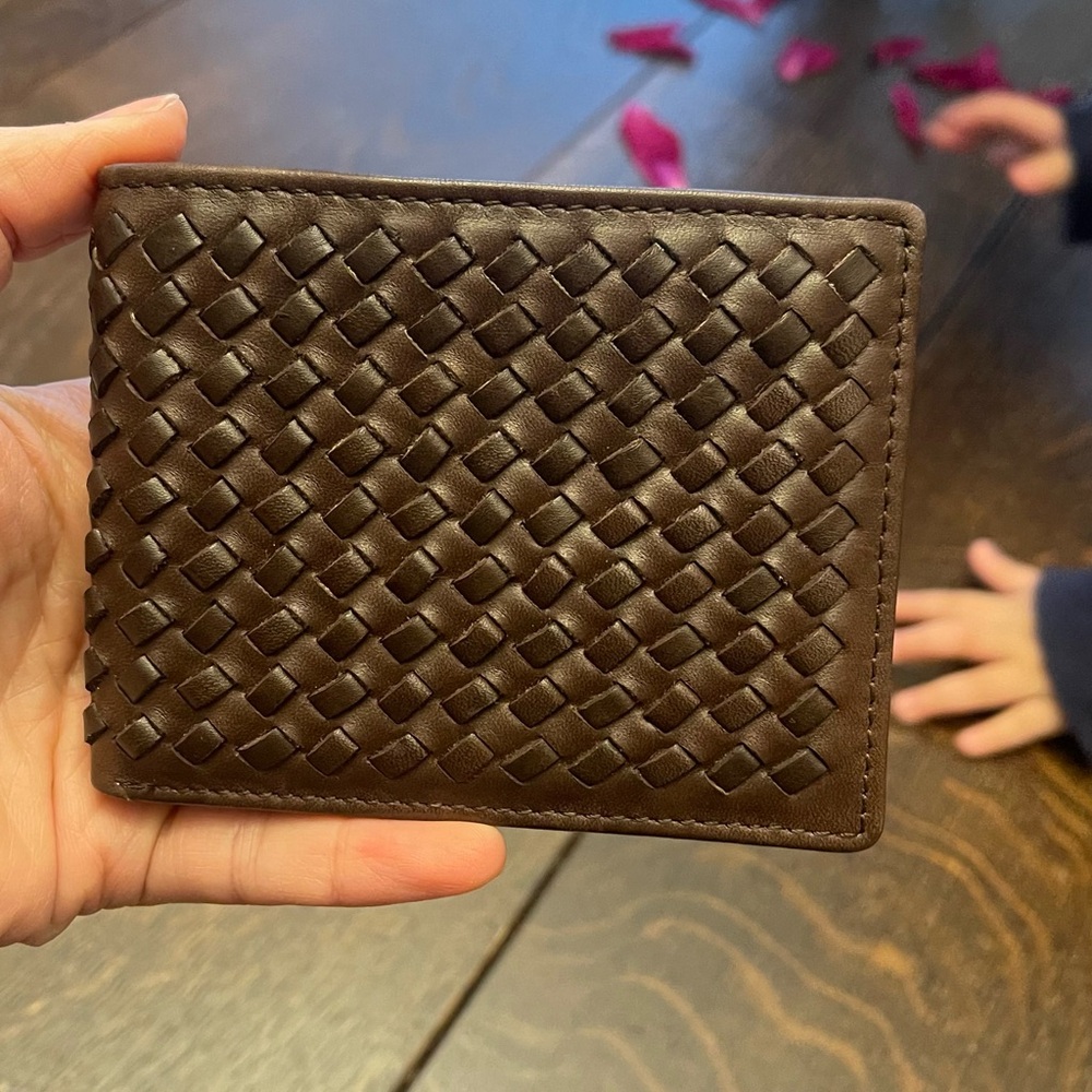 Joe’s leather wallet in brown color